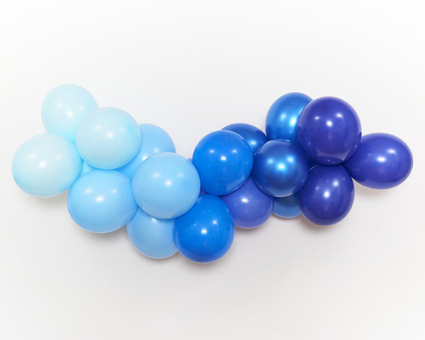 Ballongirlande in Blautönen